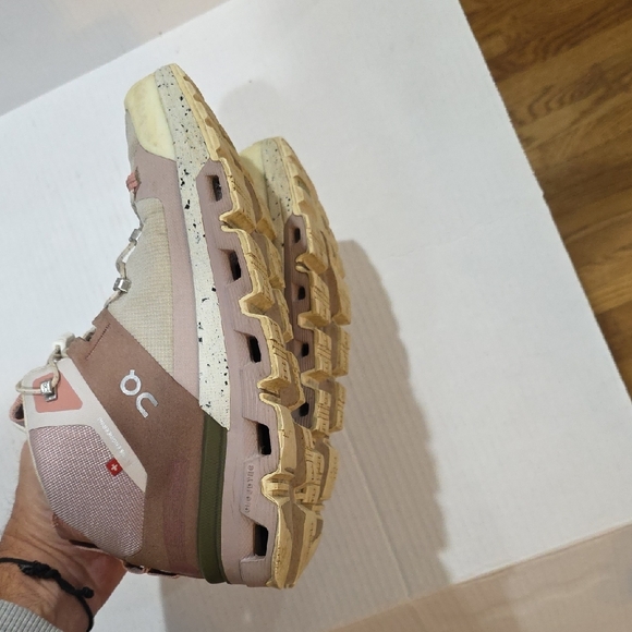 On CloudRock 2 Running Women's Athletic HI Top Shoes - Pink and Tan Size 8.5 - Picture 8 of 8